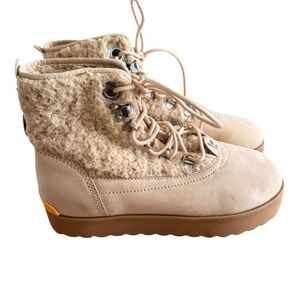NEW LARROUDÉ Vail Boot – Sand (Faux Fur & Suede)
Women’s Size 6